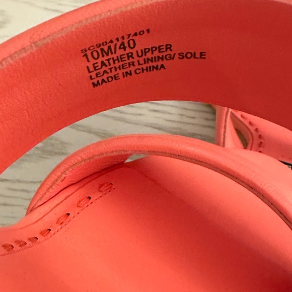 ALICE + OLIVIA HEELS - Picture 3 of 4